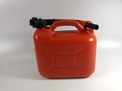 Üzemanyagkanna 5 l kiöntőcsővel